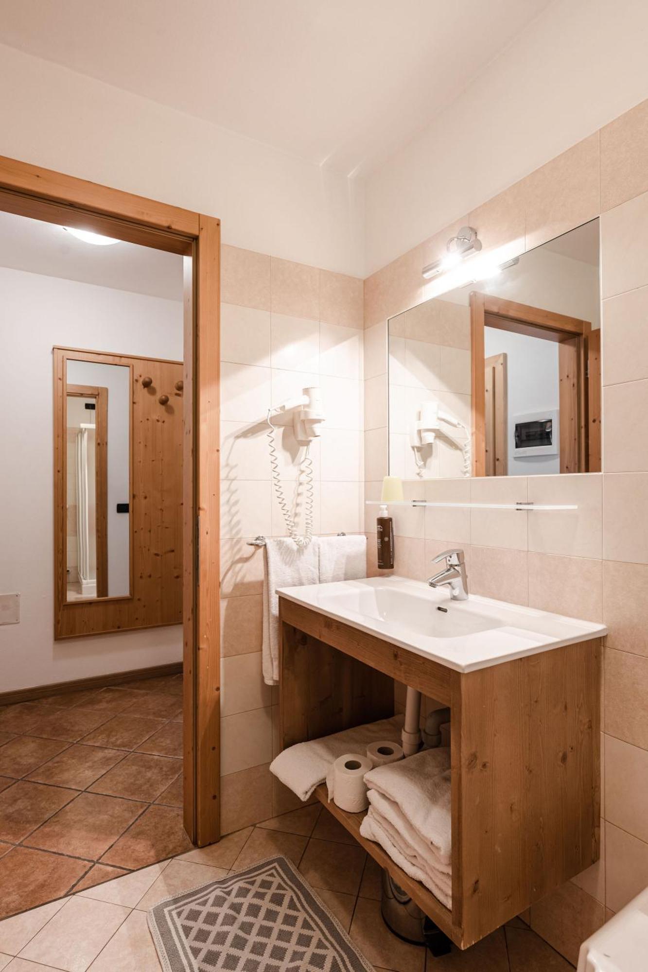 Gaia Residence Hotel Mezzana (Trentino Alto Adige) Exterior foto